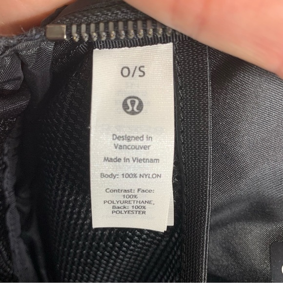 Lululemon Limited Edition Black Everywhere Belt Bag 1L Large Logo Sold Out - Picture 15 of 16